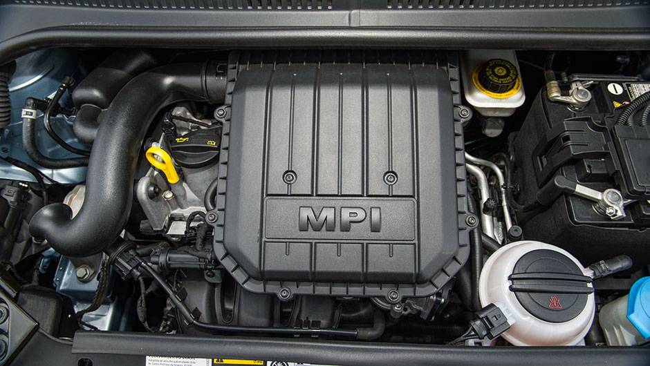 Motor 1.0 de tr&ecirc;s cilindros e 12V gera 82 cv | <a href="https://quatrorodas.abril.com.br/carros/comparativos/fox-x-up-820214.shtml" target="_blank" rel="migration">Leia mais</a>