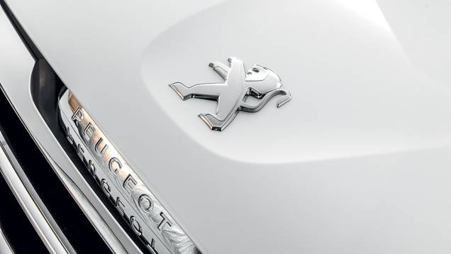 Dianteira é parecida com a do 208 | <a href="https://quatrorodas.abril.com.br/carros/impressoes/peugeot-2008-823780.shtml" target="_blank" rel="migration">Leia mais</a> Dianteira é parecida com a do 208 | <a href="https://quatrorodas.abril.com.br/carros/impressoes/peugeot-2008-823780.shtml" target="_blank" rel="migration">Leia mais</a>