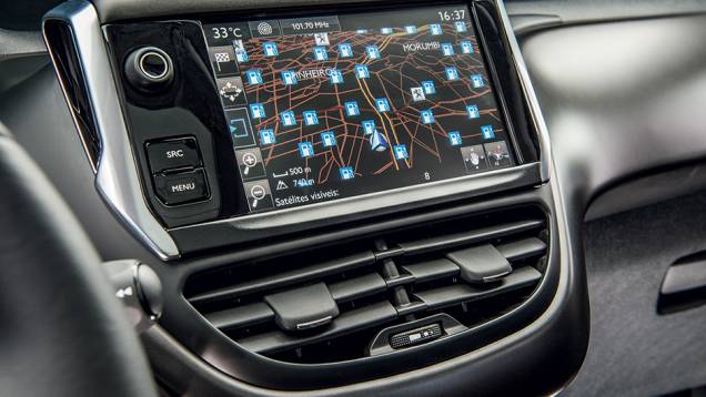 Versão Griffe virá de série com tela touchscreen e GPS | <a href="https://quatrorodas.abril.com.br/carros/impressoes/peugeot-2008-823780.shtml" target="_blank" rel="migration">Leia mais</a>