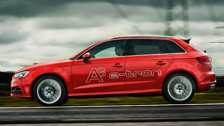 Sem o nome na lateral, você diria que este A3 é híbrido? | <a href="https://quatrorodas.abril.com.br/carros/testes/audi-a3-sportback-e-tron-827200.shtml" target="_blank" rel="migration">Leia mais</a>