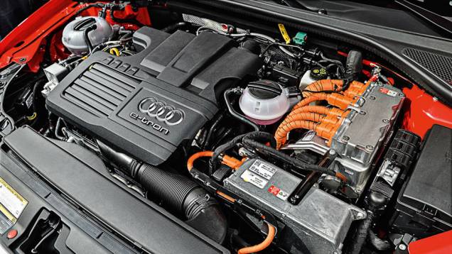 Juntos, os motores geram 204 cv | <a href="https://quatrorodas.abril.com.br/carros/testes/audi-a3-sportback-e-tron-827200.shtml" target="_blank" rel="migration">Leia mais</a> Juntos, os motores geram 204 cv | <a href="https://quatrorodas.abril.com.br/carros/testes/audi-a3-sportback-e-tron-827200.shtml" target="_blank" rel="migration">Leia mais</a>