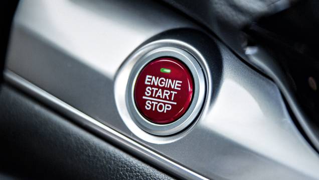 Partida passa a ser por botão | <a href="https://quatrorodas.abril.com.br/carros/impressoes/honda-cr-v-823378.shtml" target="_blank" rel="migration">Leia mais</a> Partida passa a ser por botão | <a href="https://quatrorodas.abril.com.br/carros/impressoes/honda-cr-v-823378.shtml" target="_blank" rel="migration">Leia mais</a>