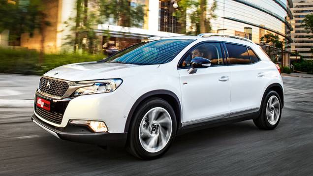 DS6 aposta no segmento dos SUVs compactos | <a href="https://quatrorodas.abril.com.br/carros/impressoes/citroen-ds6-822020.shtml" target="_blank" rel="migration">Leia mais</a>