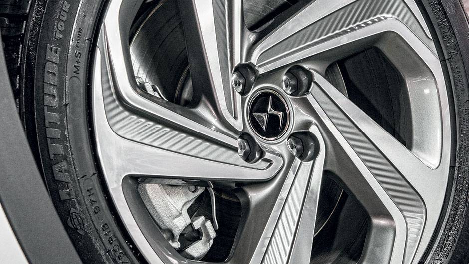 Rodas s&atilde;o de 18 polegadas | <a href="https://quatrorodas.abril.com.br/carros/impressoes/citroen-ds6-822020.shtml" target="_blank" rel="migration">Leia mais</a>