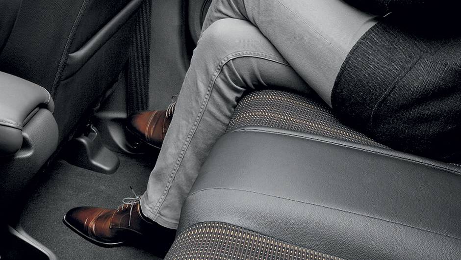 O assoalho traseiro plano &eacute; t&iacute;pico dos modelos da Honda | <a href="https://quatrorodas.abril.com.br/carros/impressoes/honda-hr-v-823521.shtml" target="_blank" rel="migration">Leia mais</a>