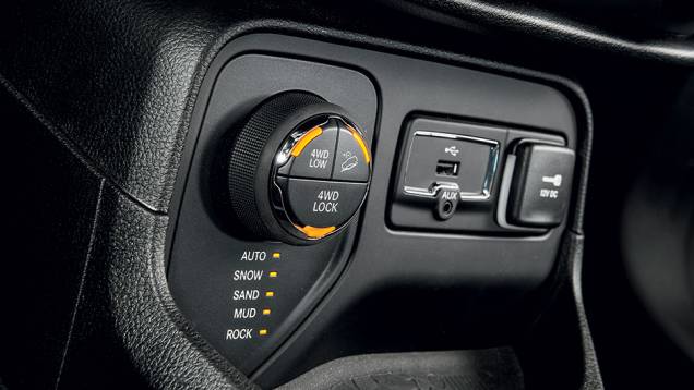 Sistema eletrônico de tração é exclusivo da versão a diesel 4x4 | <a href="https://quatrorodas.abril.com.br/carros/impressoes/jeep-renegade-823470.shtml" target="_blank" rel="migration">Leia mais</a> Sistema eletrônico de tração é exclusivo da versão a diesel 4x4 | <a href="https://quatrorodas.abril.com.br/carros/impressoes/jeep-renegade-823470.shtml" target="_blank" rel="migration">Leia mais</a>