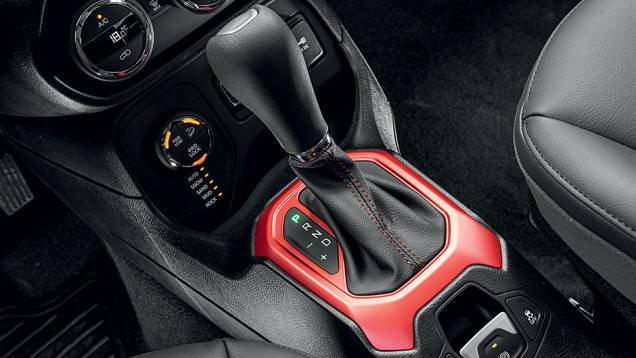 Versões mais caras terão freio de estacionamento elétrico | <a href="https://quatrorodas.abril.com.br/carros/impressoes/jeep-renegade-823470.shtml" target="_blank" rel="migration">Leia mais</a> Versões mais caras terão freio de estacionamento elétrico | <a href="https://quatrorodas.abril.com.br/carros/impressoes/jeep-renegade-823470.shtml" target="_blank" rel="migration">Leia mais</a>