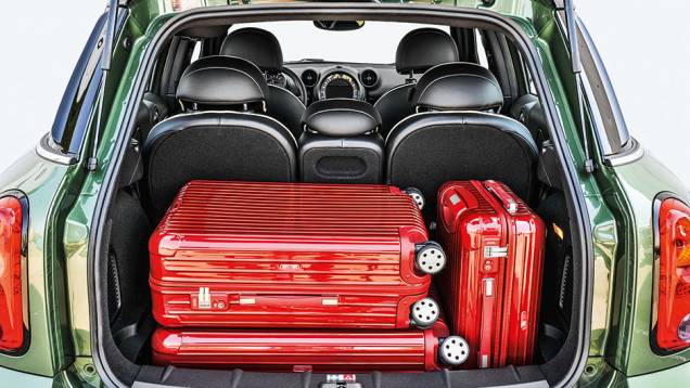 Porta-malas: volume é de 350 litros | <a href="https://quatrorodas.abril.com.br/carros/impressoes/mini-countryman-822100.shtml" target="_blank" rel="migration">Leia mais</a> Porta-malas: volume é de 350 litros | <a href="https://quatrorodas.abril.com.br/carros/impressoes/mini-countryman-822100.shtml" target="_blank" rel="migration">Leia mais</a>