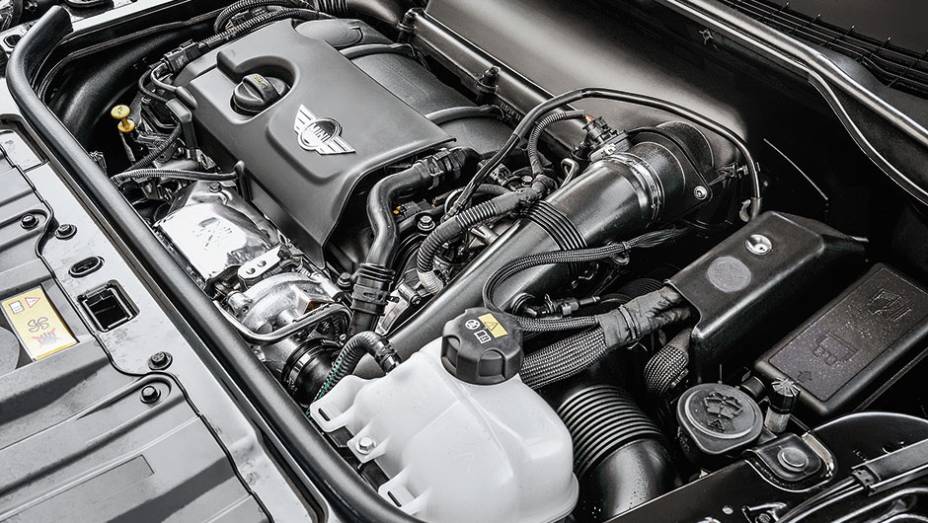 Motor 1.6: turbo, injeção direta e 190 cv | <a href="https://quatrorodas.abril.com.br/carros/impressoes/mini-countryman-822100.shtml" target="_blank" rel="migration">Leia mais</a>