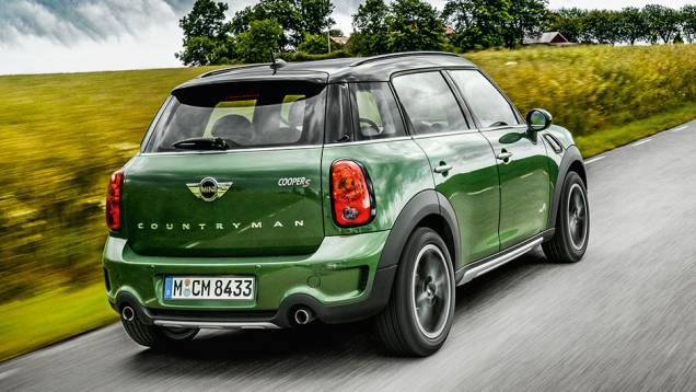 Degrau abaixo da linha envidraçada confere um estilo robusto | <a href="https://quatrorodas.abril.com.br/carros/impressoes/mini-countryman-822100.shtml" target="_blank" rel="migration">Leia mais</a>