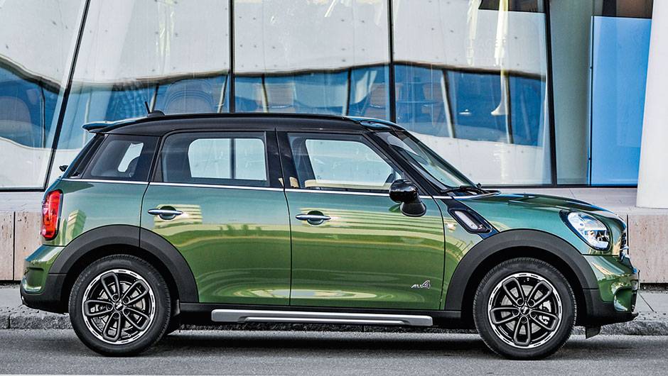 Molduras de para-lama sem pintura d&atilde;o o tom aventureiro | <a href="https://quatrorodas.abril.com.br/carros/impressoes/mini-countryman-822100.shtml" target="_blank" rel="migration">Leia mais</a>