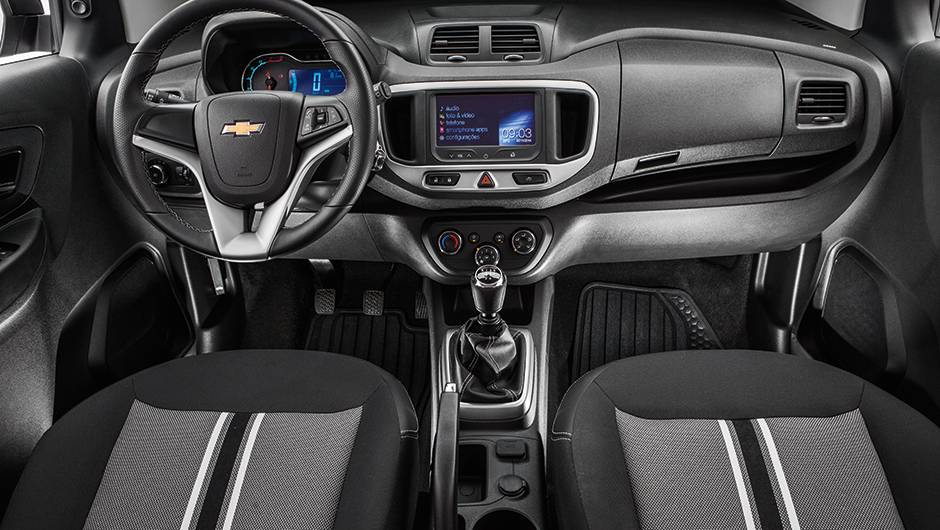 Vers&atilde;o manual teve a primeira marcha encurtada para garantir agilidade em arrancadas | <a href="https://quatrorodas.abril.com.br/carros/testes/chevrolet-spin-activ-824061.shtml" target="_blank" rel="migration">Leia mais</a>