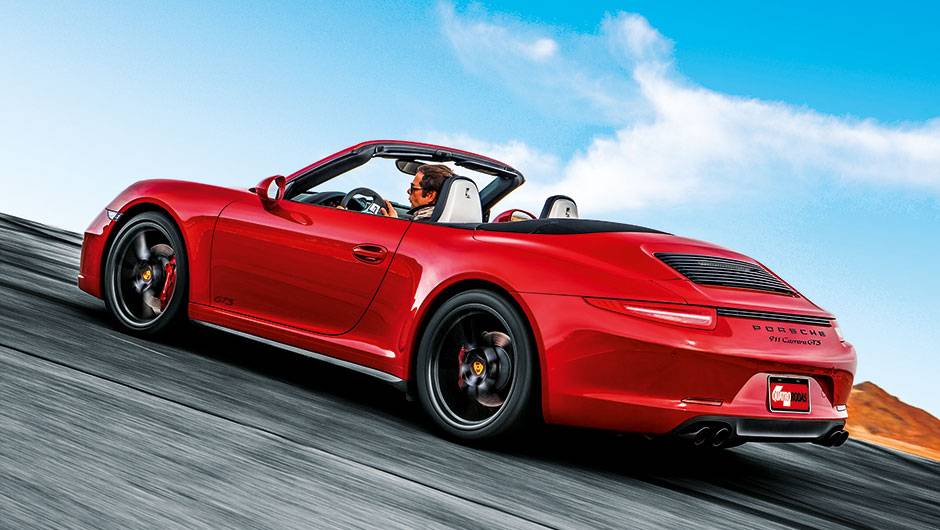 Rodas e escapes pintados de preto o diferenciam do 911 comum | <a href="https://quatrorodas.abril.com.br/carros/impressoes/porsche-911-gts-831760.shtml" target="_blank" rel="migration">Leia mais</a>