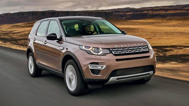 O desenho segue o estilo inaugurado pelo Evoque | <a href="https://quatrorodas.abril.com.br/carros/impressoes/discovery-sport-835902.shtml" target="_blank" rel="migration">Leia mais</a>