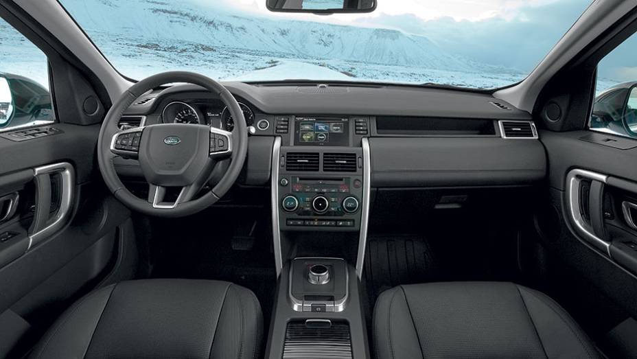 Painel de linhas retas e funcionais e botões grandes: tradição dos Land Rover | <a href="https://quatrorodas.abril.com.br/carros/impressoes/discovery-sport-835902.shtml" target="_blank" rel="migration">Leia mais</a>