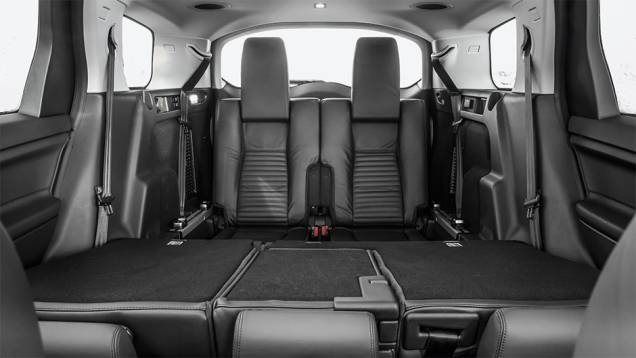 Grande área envidraçada melhora visibilidade, ainda mais com teto panorâmico - opcional, assim como os assentos atrás da segunda fila de bancos | <a href="https://quatrorodas.abril.com.br/carros/impressoes/discovery-sport-835902.shtml" target="_blank" rel="migration">Leia mai</a> Grande área envidraçada melhora visibilidade, ainda mais com teto panorâmico - opcional, assim como os assentos atrás da segunda fila de bancos | <a href="https://quatrorodas.abril.com.br/carros/impressoes/discovery-sport-835902.shtml" target="_blank" rel="migration">Leia mai</a>