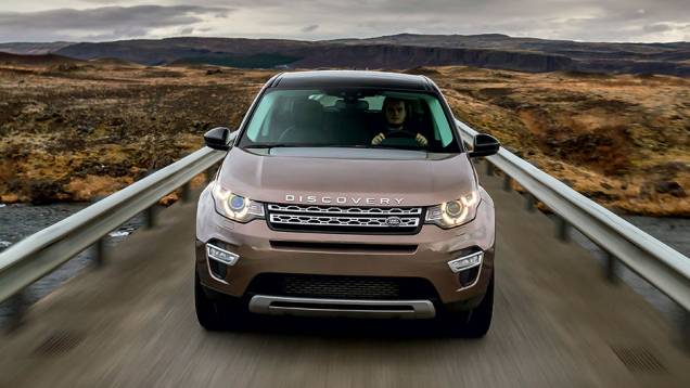 O motor da versão brasileira será um 2.0 turbo de 240 cv | <a href="https://quatrorodas.abril.com.br/carros/impressoes/discovery-sport-835902.shtml" target="_blank" rel="migration">Leia mais</a> O motor da versão brasileira será um 2.0 turbo de 240 cv | <a href="https://quatrorodas.abril.com.br/carros/impressoes/discovery-sport-835902.shtml" target="_blank" rel="migration">Leia mais</a>
