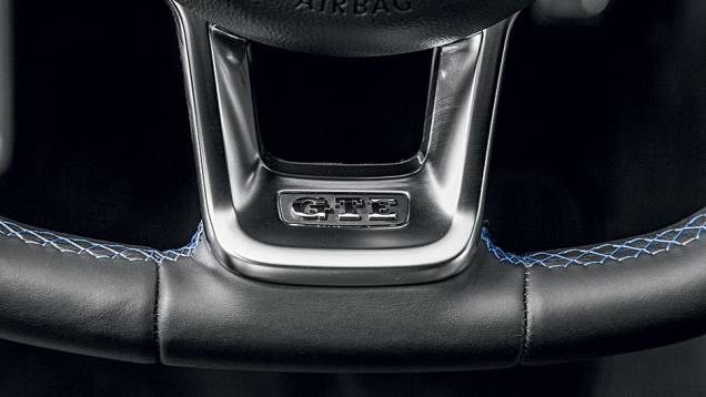 No volante, a prova de que ele é diferente | <a href="https://quatrorodas.abril.com.br/carros/impressoes/volkswagen-golf-gte-835220.shtml" target="_blank" rel="migration">Leia mais</a> No volante, a prova de que ele é diferente | <a href="https://quatrorodas.abril.com.br/carros/impressoes/volkswagen-golf-gte-835220.shtml" target="_blank" rel="migration">Leia mais</a>