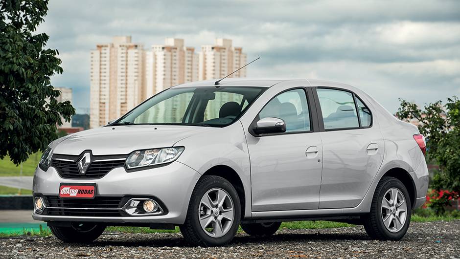 Roda de liga e farol de milha s&atilde;o da vers&atilde;o Dynamique | <a href="https://quatrorodas.abril.com.br/carros/testes/renault-logan-836500.shtml" target="_blank" rel="migration">Leia mais</a>