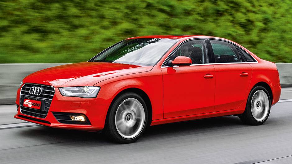 A4 &eacute; vendido em duas vers&otilde;es: Attraction e Ambiente | <a href="https://quatrorodas.abril.com.br/carros/testes/audi-a4-840082.shtml" target="_blank" rel="migration">Leia mais</a>