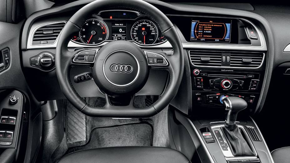 Única mudança interna é o botão start-stop | <a href="http://quatrorodas.abril.com.br/carros/testes/audi-a4-840082.shtml" target="_blank" rel="migration">Leia mais</a>