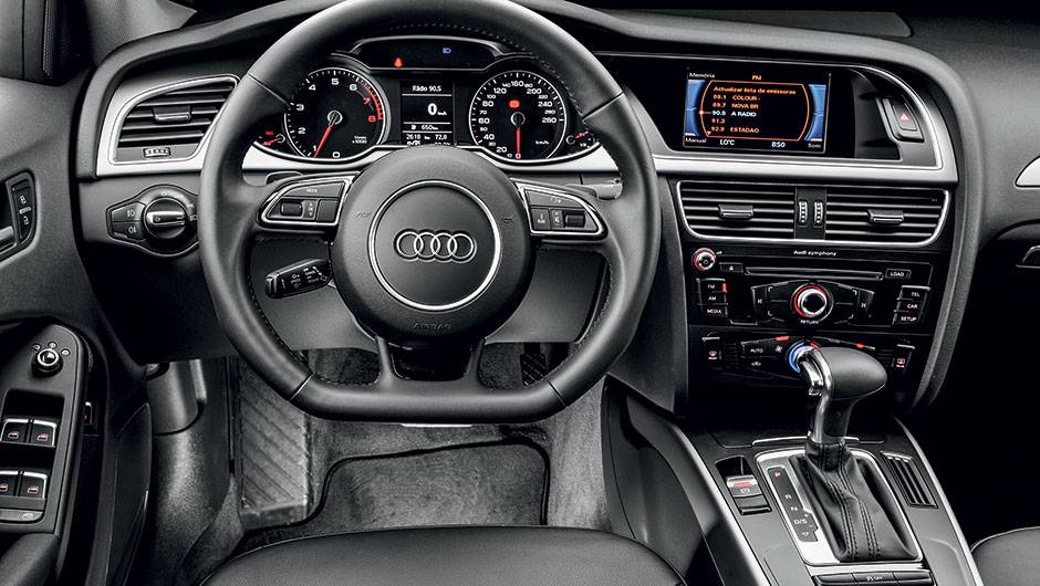 &Uacute;nica mudan&ccedil;a interna &eacute; o bot&atilde;o start-stop | <a href="https://quatrorodas.abril.com.br/carros/testes/audi-a4-840082.shtml" target="_blank" rel="migration">Leia mais</a>