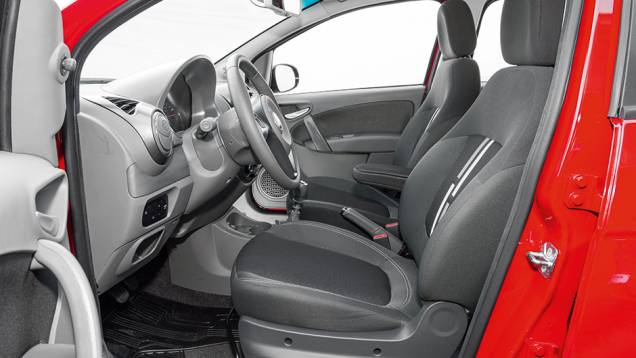 Nas curvas, banco oferece pouco apoio lateral | <a href="https://quatrorodas.abril.com.br/carros/comparativos/fiat-palio-x-vw-gol-841583.shtml" target="_blank" rel="migration">Leia mais</a> Nas curvas, banco oferece pouco apoio lateral | <a href="https://quatrorodas.abril.com.br/carros/comparativos/fiat-palio-x-vw-gol-841583.shtml" target="_blank" rel="migration">Leia mais</a>