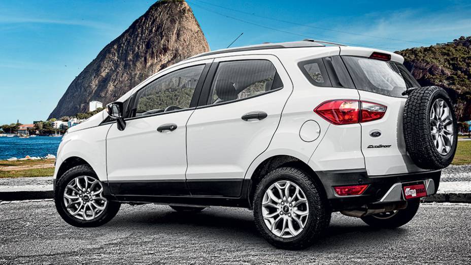 Pneu na traseira é um elemento que caracterizao EcoSport | <a href="https://quatrorodas.abril.com.br/carros/comparativos/honda-hr-v-x-ford-ecosport-850220.shtml" target="_blank" rel="migration">Leia mais</a>