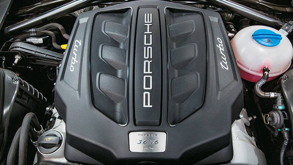 Motor V6 3.6 gera 400 cv | <a href="https://quatrorodas.abril.com.br/carros/testes/porsche-macan-turbo-849160.shtml" target="_blank" rel="migration">Leia mais</a>