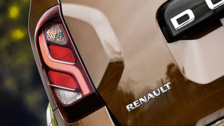 Desenho das lanternas &eacute; exclusivo para o Brasil | <a href="https://quatrorodas.abril.com.br/carros/testes/renault-duster-dynamique-1-6-16v-857186.shtml" target="_blank" rel="migration">Leia mais</a>