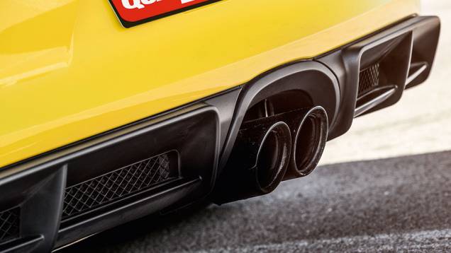A transmissão é só manual - mas realiza sozinhaum punta-tacco para o motorista | <a href="https://quatrorodas.abril.com.br/carros/impressoes/porsche-cayman-gt4-855525.shtml" target="_blank" rel="migration">Leia mais</a> A transmissão é só manual - mas realiza sozinhaum punta-tacco para o motorista | <a href="https://quatrorodas.abril.com.br/carros/impressoes/porsche-cayman-gt4-855525.shtml" target="_blank" rel="migration">Leia mais</a>