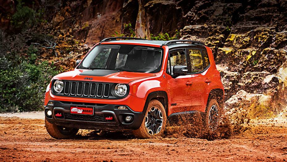 Versão Trailhawk não tem medo de se sujar na lama | <a href="https://quatrorodas.abril.com.br//carros/testes/jeep-renegade-857280.shtml" target="_blank" rel="migration">Leia mais</a>