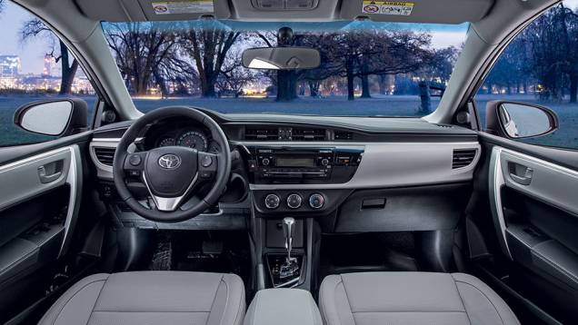 A mais do que a considerada no confronto, oferece rodas de liga leve, couro, som, volante multifunção | <a href="https://quatrorodas.abril.com.br/carros/comparativos/vw-jetta-x-toyota-corolla-x-chevrolet-cruze-867340.shtml" target="_blank" rel="migration">Leia mais</a> A mais do que a considerada no confronto, oferece rodas de liga leve, couro, som, volante multifunção | <a href="https://quatrorodas.abril.com.br/carros/comparativos/vw-jetta-x-toyota-corolla-x-chevrolet-cruze-867340.shtml" target="_blank" rel="migration">Leia mais</a>