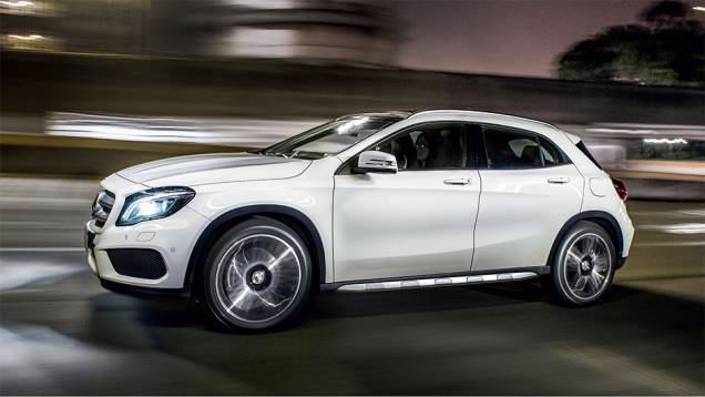 GLA atua no segmento de SUVs compactos | <a href="https://quatrorodas.abril.com.br/carros/testes/mercedes-gla-250-866340.shtml" target="_blank" rel="migration">Leia mais</a>