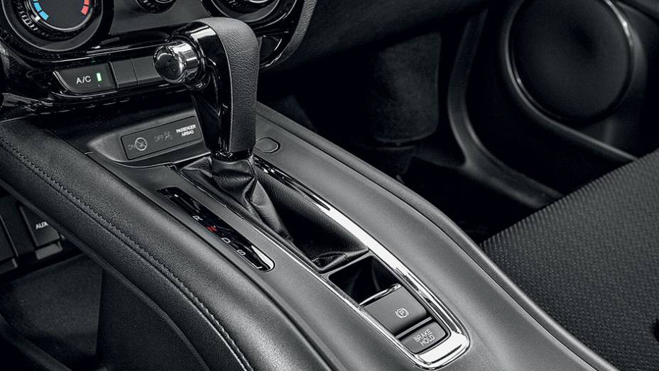 Câmbio CVT tem modo S (esportivo) | <a href="http://quatrorodas.abril.com.br/carros/comparativos/melhor-suv-brasil-867761.shtml" target="_blank" rel="migration">Leia mais</a>