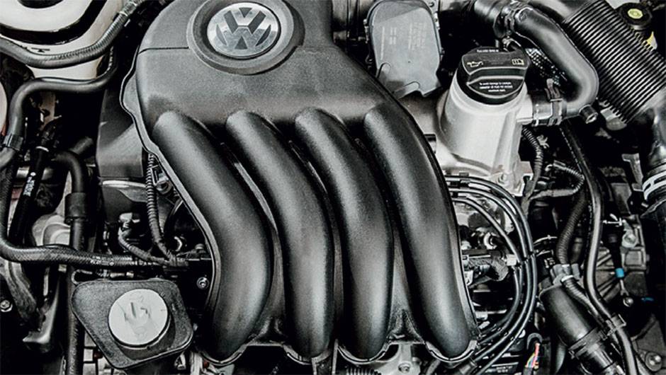 Jetta: o motor de maior cilindrada (2.0) e menor pot&ecirc;ncia do comparativo (120/116 cv) | <a href="https://quatrorodas.abril.com.br/carros/comparativos/vw-jetta-x-toyota-corolla-x-chevrolet-cruze-867340.shtml" target="_blank" rel="migration">Leia mais</a>