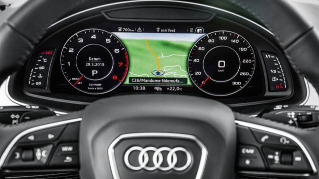 Contagiros, velocímetro e visor que tem até GPS são uma tela 100% digital | <a href="https://quatrorodas.abril.com.br//carros/impressoes/audi-q7-866880.shtml" target="_blank" rel="migration">Leia mais</a>