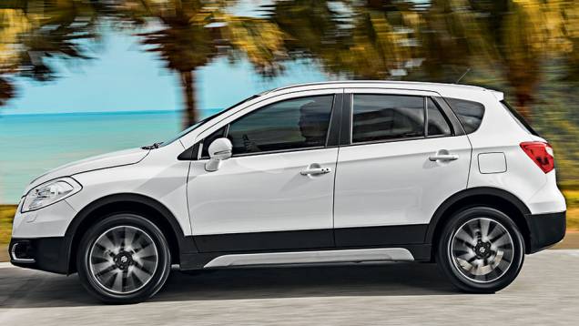 Rodas aro 18: esportividade ao SUV comportado | <a href="https://quatrorodas.abril.com.br/carros/testes/suzuki-s-cross-867220.shtml" target="_blank" rel="migration">Leia mais</a> Rodas aro 18: esportividade ao SUV comportado | <a href="https://quatrorodas.abril.com.br/carros/testes/suzuki-s-cross-867220.shtml" target="_blank" rel="migration">Leia mais</a>
