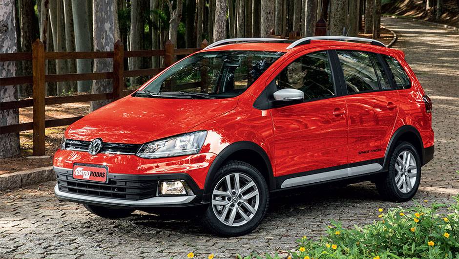 Space Cross &eacute; 3 cm mais alta que a SpaceFox | <a href="https://quatrorodas.abril.com.br/carros/testes/vw-space-cross-866302.shtml" target="_blank" rel="migration">Leia mais</a>