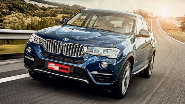 A frente é a mesma do BMW X3 | <a href="https://quatrorodas.abril.com.br/carros/testes/bmw-x4-866442.shtml" target="_blank" rel="migration">Leia mais</a>