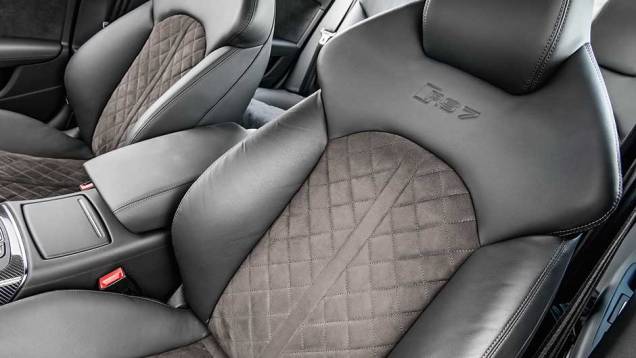 Cabine temacabamentode Alcantara... | <a href="https://quatrorodas.abril.com.br/carros/testes/audi-rs-7-880560.shtml" target="_blank" rel="migration">Leia mais</a> Cabine temacabamentode Alcantara... | <a href="https://quatrorodas.abril.com.br/carros/testes/audi-rs-7-880560.shtml" target="_blank" rel="migration">Leia mais</a>