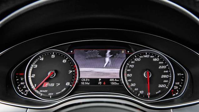 ...e tela de visãonoturna | <a href="https://quatrorodas.abril.com.br/carros/testes/audi-rs-7-880560.shtml" target="_blank" rel="migration">Leia mais</a> ...e tela de visãonoturna | <a href="https://quatrorodas.abril.com.br/carros/testes/audi-rs-7-880560.shtml" target="_blank" rel="migration">Leia mais</a>