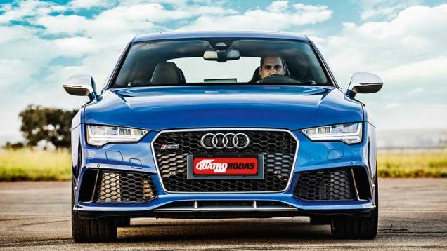 Leds em forma de seta e para-choque redesenhado | <a href="https://quatrorodas.abril.com.br/carros/testes/audi-rs-7-880560.shtml" target="_blank" rel="migration">Leia mais</a> Leds em forma de seta e para-choque redesenhado | <a href="https://quatrorodas.abril.com.br/carros/testes/audi-rs-7-880560.shtml" target="_blank" rel="migration">Leia mais</a>