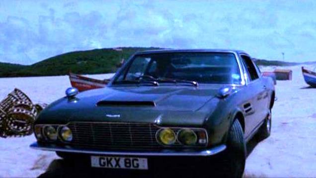 1969: A única participação de George Lazenby como protagonista acontece em "007 a serviço secreto de Sua Majestade", quando também debuta o Aston Martin DBS. | <a href="%20https://quatrorodas.abril.com.br/blogs/planeta-carro/2012/11/07/licenca-para-acelerar/" rel="migration"></a>
