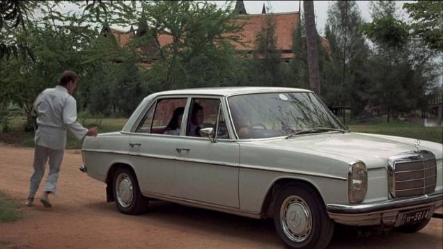 1975: Sabia que James Bond já teve um carro da Mercedes? É o W 115, que pode ser visto em "007 contra o homem com a pistola de ouro". | <a href="%20https://quatrorodas.abril.com.br/blogs/planeta-carro/2012/11/07/licenca-para-acelerar/" rel="migration">Leia mais</a>