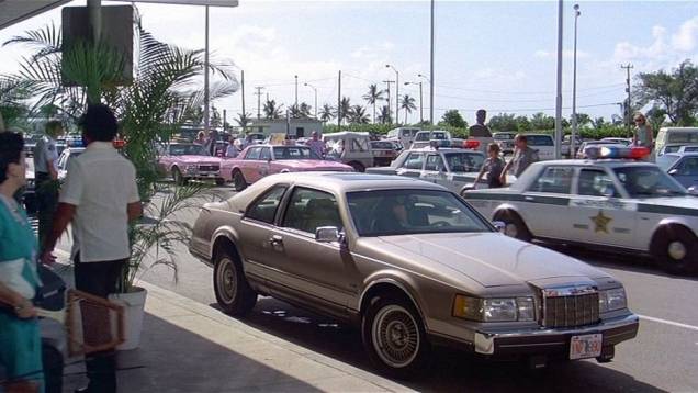 1989: Já em "007 - Permissão para matar", um modelo da Lincoln voltou a ganhar o coração de Bond, dessa vez um Mark VII. | <a href="%20https://quatrorodas.abril.com.br/blogs/planeta-carro/2012/11/07/licenca-para-acelerar/" rel="migration">Leia mais</a> 1989: Já em "007 - Permissão para matar", um modelo da Lincoln voltou a ganhar o coração de Bond, dessa vez um Mark VII. | <a href="%20https://quatrorodas.abril.com.br/blogs/planeta-carro/2012/11/07/licenca-para-acelerar/" rel="migration">Leia mais</a>