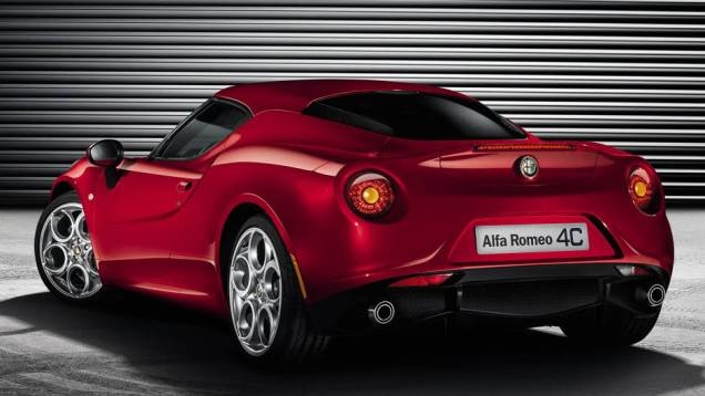 Alfa Romeo divulgou novas imagens e informações do 4C | <a href="https://quatrorodas.abril.com.br/saloes/genebra/2013/alfa-romeo-revela-mais-fotos-4c-734491.shtml" rel="migration">Leia mais</a> Alfa Romeo divulgou novas imagens e informações do 4C | <a href="https://quatrorodas.abril.com.br/saloes/genebra/2013/alfa-romeo-revela-mais-fotos-4c-734491.shtml" rel="migration">Leia mais</a>