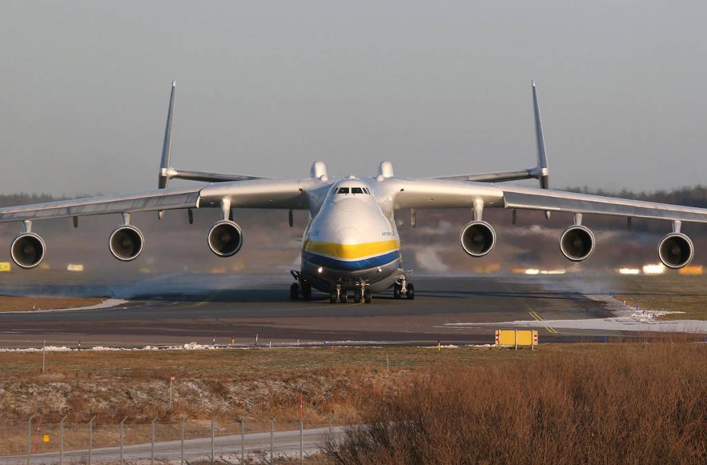 Já imaginou ter de parar um Antonov 225 sem freios ABS?