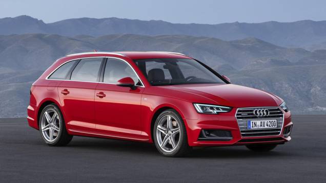 Carro ganhou discreta reestilização com nova grade e faróis dianteiros | <a href="https://quatrorodas.abril.com.br/noticias/fabricantes/audi-revela-novo-a4-882500.shtml" rel="migration">Leia mais</a>