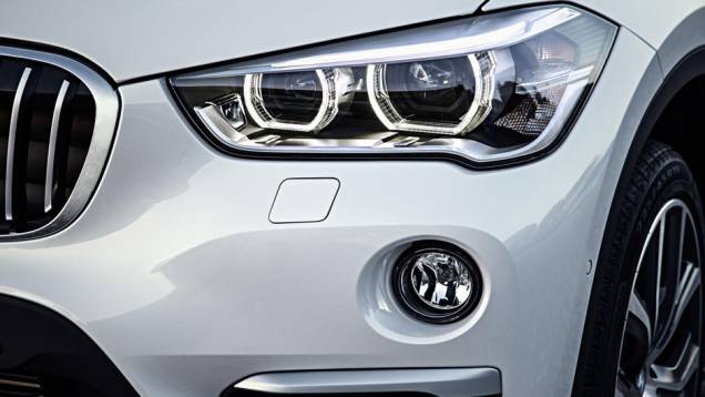 Luzes de LED e xenôn e para-choque repaginado na X1 2016 | <a href="https://quatrorodas.abril.com.br/noticias/fabricantes/bmw-lanca-x1-2016-872821.shtml" rel="migration">Leia mais</a> Luzes de LED e xenôn e para-choque repaginado na X1 2016 | <a href="https://quatrorodas.abril.com.br/noticias/fabricantes/bmw-lanca-x1-2016-872821.shtml" rel="migration">Leia mais</a>